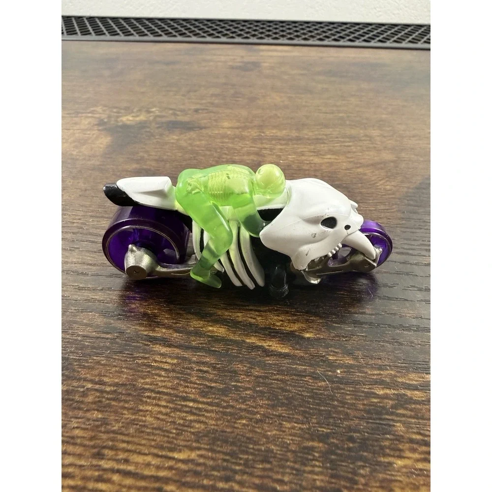 2004 Hot Wheels Thunder Cycles Bone Beast 
